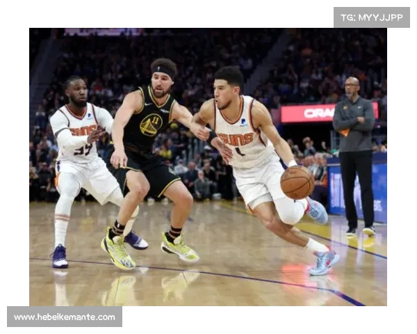 布克在关键时刻的爆发与制胜之道:经典战役回顾与分析